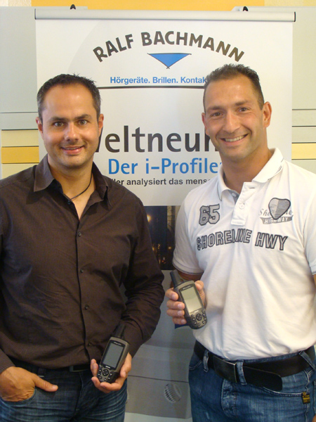 Ralf Bachmann (l.) stellte professionelle GPS-Geräte zur Verfügung - eine Traumausrüstung für Jörg Gerdes (r.) und seine Teilnehmer